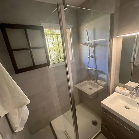 Calme Avec Terrasse - Saint-raphael - Fr-1-226a-153 * Saint-Raphael (Var)